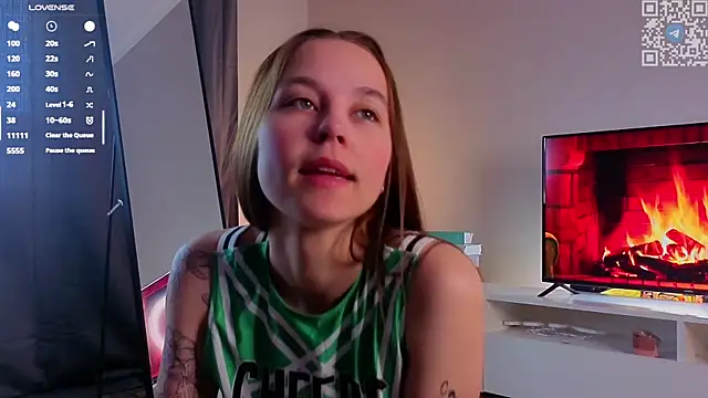 FalineDowlen online show from December 2, 2025, 2:45 am