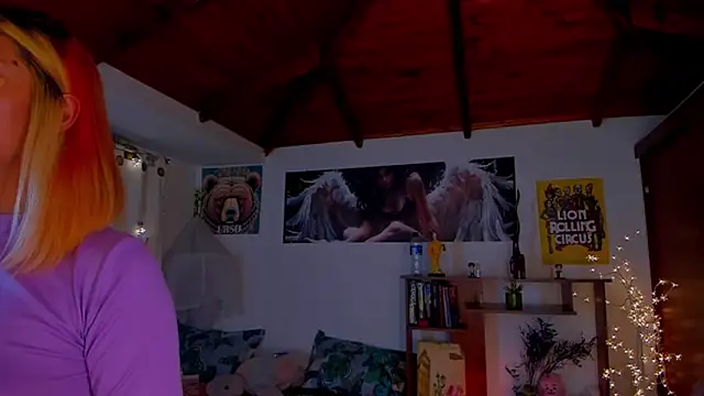 Snapshot of cuteweed420 chatting on February 16, 2025, 4:20 am cuteweed420 online show from February 16, 2025, 4:20 am