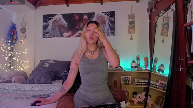 Snapshot of cuteweed420 chatting on April 27, 2026, 8:18 pm cuteweed420 online show from April 27, 2026, 8:18 pm