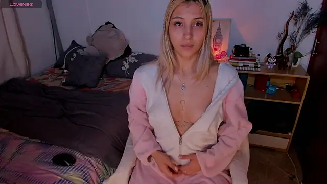 Snapshot of cuteweed420 chatting on January 6, 2026, 3:10 am cuteweed420 online show from January 6, 2026, 3:10 am