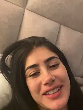 Snapshot of Sweet_and_caramel chatting on March 21, 2025, 3:22 am Sweet and caramel online show from March 21, 2025, 3:22 am