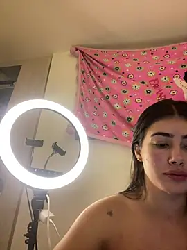Snapshot of Sweet_and_caramel chatting on March 21, 2025, 6:27 am Sweet and caramel online show from March 21, 2025, 6:27 am