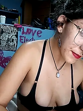 Snapshot of LoveElectra chatting on March 6, 2025, 2:51 am LoveElectra online show from March 6, 2025, 2:51 am