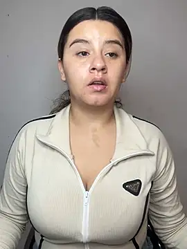 SaraBraun  online show from April 14, 2026, 5:40 pm