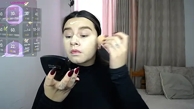 SaraBraun  online show from December 3, 2025, 4:39 pm