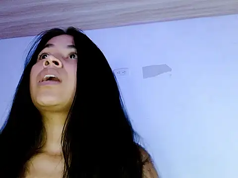 Snapshot of brihanna_lena chatting on March 4, 2026, 6:32 am brihanna lena online show from March 4, 2026, 6:32 am