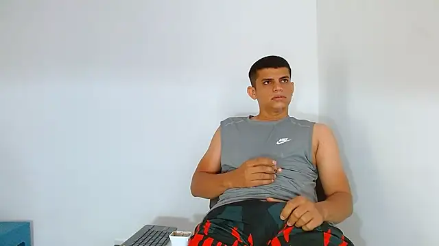 Snapshot of boss_of_cash chatting on June 26, 2026, 12:44 pm boss of cash online show from June 26, 2026, 12:44 pm