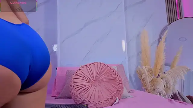 Snapshot of Chlooee__ chatting on October 23, 2025, 5:22 pm Chlooee online show from October 23, 2025, 5:22 pm