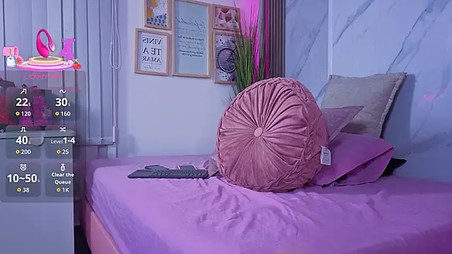 Chlooee   online show from March 28, 2026, 3:07 am