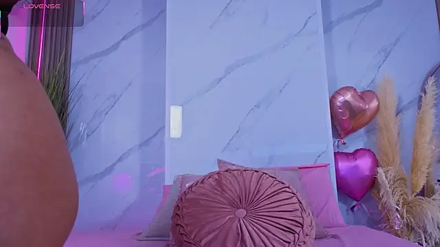 Snapshot of Chlooee__ chatting on November 11, 2025, 1:11 am Chlooee online show from November 11, 2025, 1:11 am