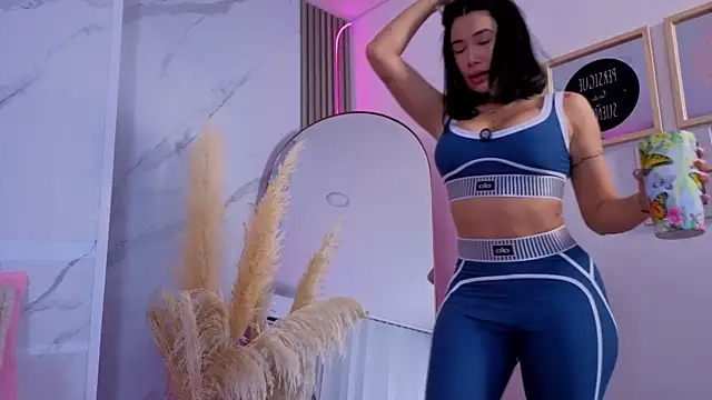 Snapshot of Chlooee__ chatting on October 24, 2025, 6:29 pm Chlooee online show from October 24, 2025, 6:29 pm