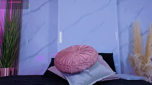 Snapshot of Chlooee__ chatting on November 14, 2025, 4:10 pm Chlooee online show from November 14, 2025, 4:10 pm