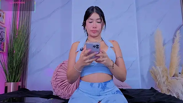 Snapshot of Chlooee__ chatting on November 12, 2025, 11:25 am Chlooee online show from November 12, 2025, 11:25 am