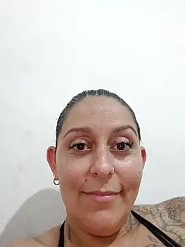 baixinhaloira online show from February 25, 2025, 1:41 am