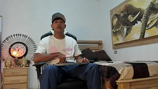 mr stiven  online show from April 1, 2026, 2:46 am