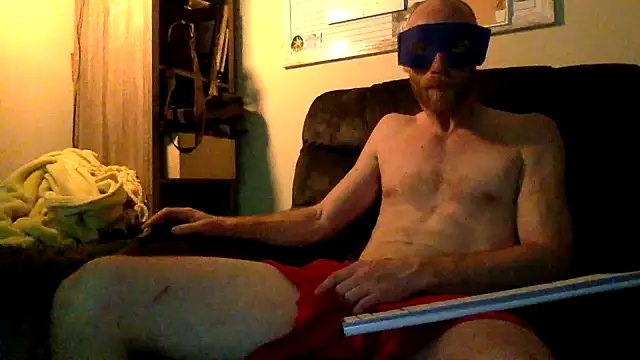 Snapshot of Twowellshapedheads chatting on December 17, 2024, 7:28 am Twowellshapedheads online show from December 17, 2024, 7:28 am