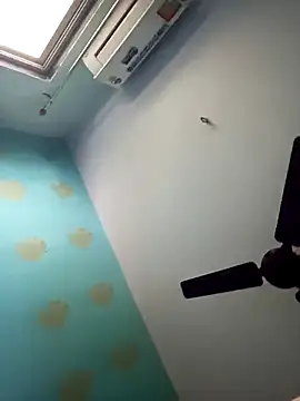 Snapshot of Smarterboytravel chatting on January 7, 2025, 7:52 am Smarterboytravel online show from January 7, 2025, 7:52 am