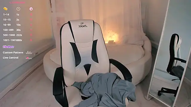 StephanieBoobs online show from October 24, 2025, 1:32 pm