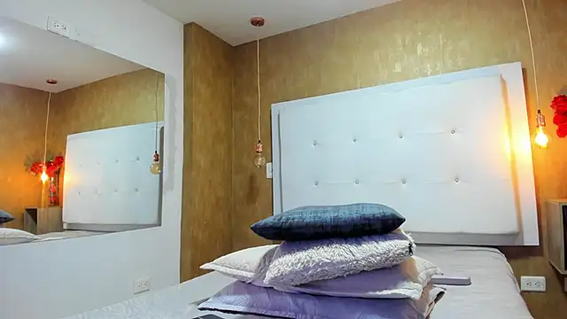 Milaspetite online show from February 4, 2026, 8:04 pm