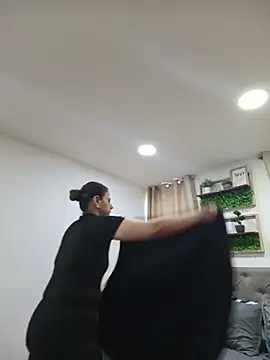 sasi luna online show from April 17, 2026, 1:36 pm