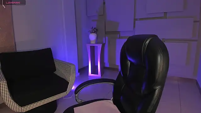 MiaFarrell  online show from November 20, 2025, 6:19 pm