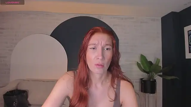 MiaFarrell  online show from May 24, 2026, 11:54 am