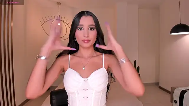 BellaCarteer  online show from April 7, 2026, 7:37 pm