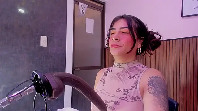 violett collins  online show from February 12, 2026, 5:18 am