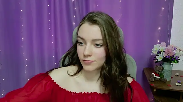 Lana  Cute  online show from April 15, 2026, 1:37 pm