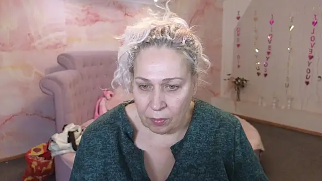 Snapshot of Penelope_Pinky chatting on November 4, 2025, 11:03 am Penelope Pinky online show from November 4, 2025, 11:03 am