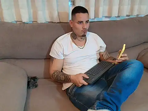 Snapshot of Geishastudios chatting on November 21, 2025, 1:43 pm Geishastudios online show from November 21, 2025, 1:43 pm