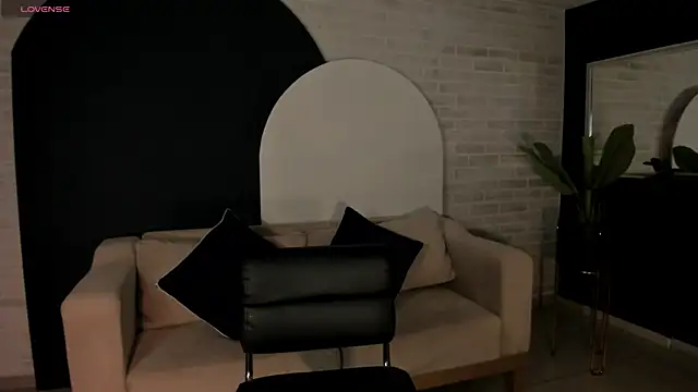 Snapshot of FernandaX1 chatting on November 17, 2025, 10:52 am FernandaX1 online show from November 17, 2025, 10:52 am