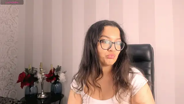Snapshot of ZarifaBev chatting on September 23, 2025, 1:40 pm ZarifaBev online show from September 23, 2025, 1:40 pm