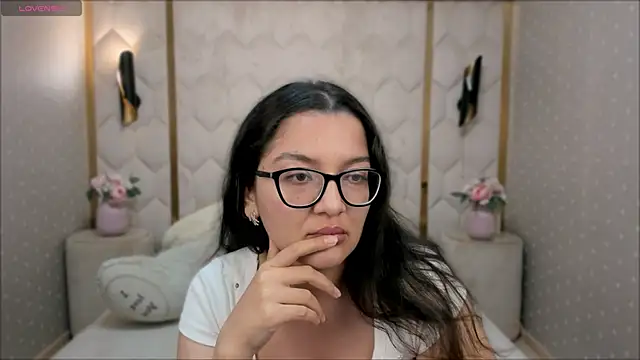 Snapshot of ZarifaBev chatting on September 25, 2025, 1:06 pm ZarifaBev online show from September 25, 2025, 1:06 pm