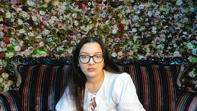 Snapshot of ZarifaBev chatting on October 15, 2025, 12:13 pm ZarifaBev online show from October 15, 2025, 12:13 pm