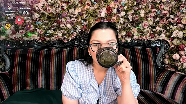 ZarifaBev online show from November 22, 2025, 8:51 pm