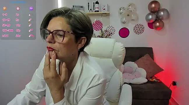 Snapshot of Adeellee_ chatting on January 17, 2025, 12:42 pm Adeellee online show from January 17, 2025, 12:42 pm