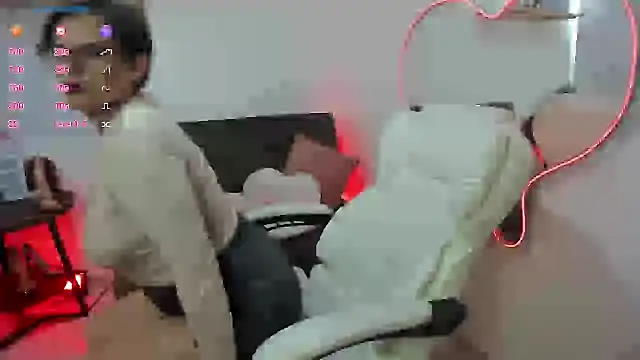 Snapshot of Adeellee_ chatting on January 26, 2025, 3:25 pm Adeellee online show from January 26, 2025, 3:25 pm