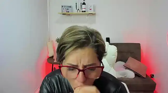 Snapshot of Adeellee_ chatting on January 21, 2025, 12:18 pm Adeellee online show from January 21, 2025, 12:18 pm