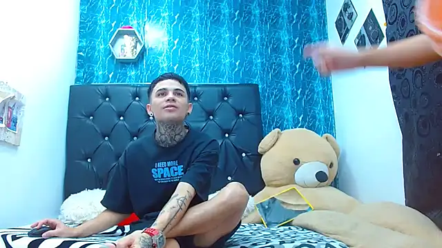 exotic hot couple online show from March 9, 2025, 7:26 pm