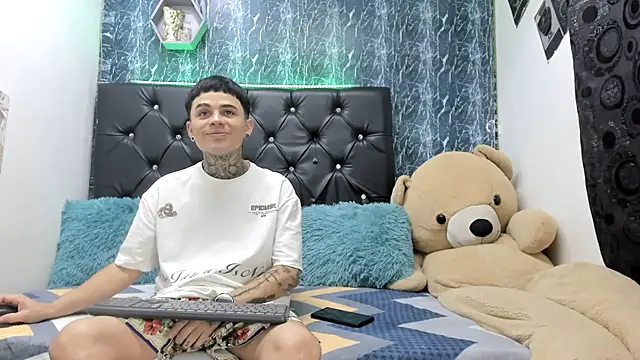 exotic hot couple online show from December 3, 2025, 9:58 pm