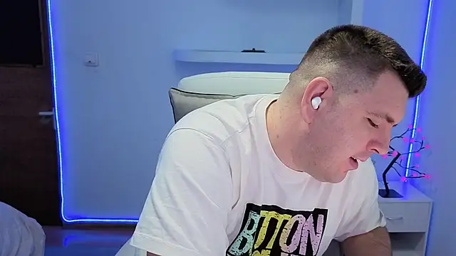 Snapshot of JasonJacks chatting on December 14, 2025, 4:29 am JasonJacks online show from December 14, 2025, 4:29 am