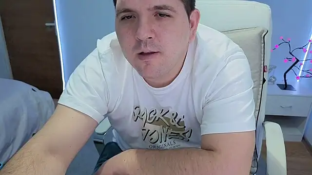 Snapshot of JasonJacks chatting on November 3, 2025, 3:45 am JasonJacks online show from November 3, 2025, 3:45 am