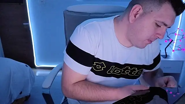 Snapshot of JasonJacks chatting on November 16, 2025, 5:01 am JasonJacks online show from November 16, 2025, 5:01 am