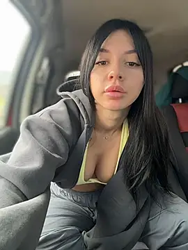 JulliaVegas online show from May 17, 2026, 2:55 am