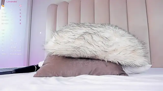 CharlotteDupontt online show from November 18, 2025, 2:53 pm