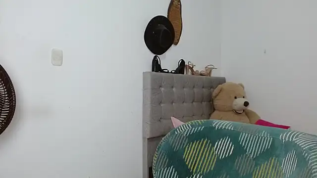 Sexy Lia  online show from May 24, 2026, 1:05 am