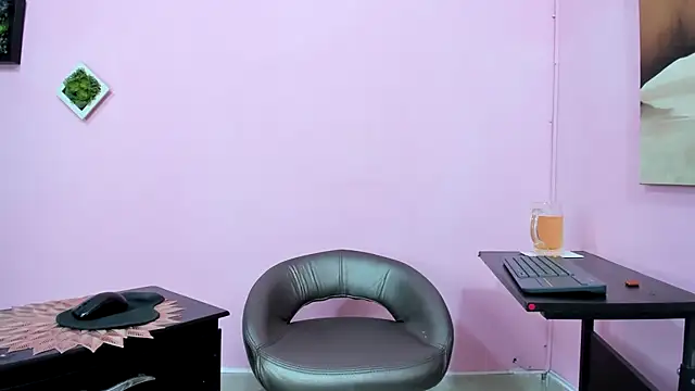 Snapshot of miss--flora chatting on September 9, 2025, 10:25 am miss--flora online show from September 9, 2025, 10:25 am