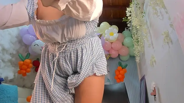 Danniela18  online show from March 31, 2026, 1:24 pm