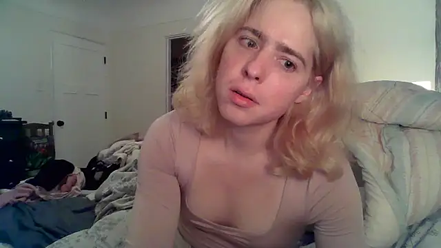 Snapshot of LucySaintJames chatting on January 22, 2025, 3:29 pm LucySaintJames online show from January 22, 2025, 3:29 pm